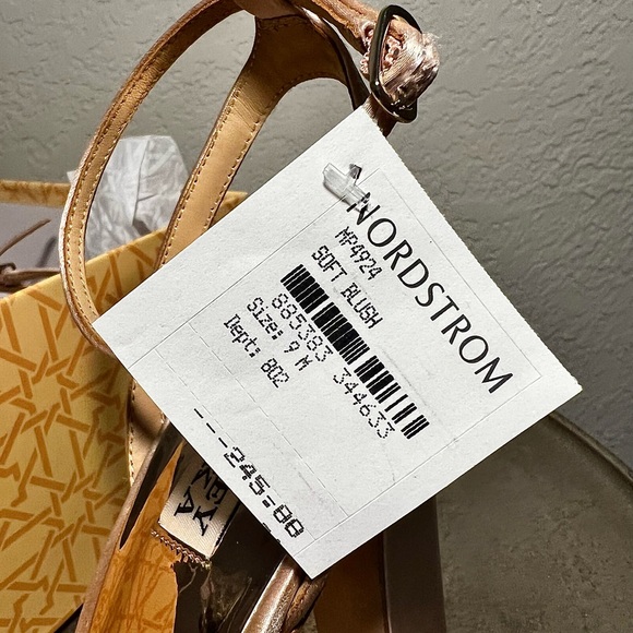 Finesse Ankle Strap Sandal 
Badgley Mischka Collection size 9 - Picture 5 of 7